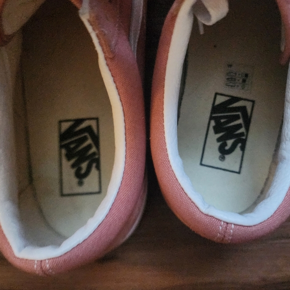 VANS - Picture 5 of 7
